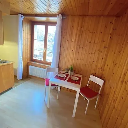 Cosy Au Centre Du Village Apartmán *